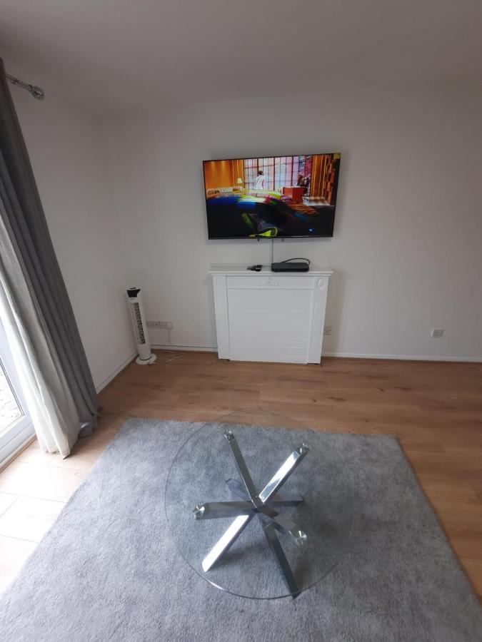 Two Bedroom Luxury House Thamesmead  Zewnętrze zdjęcie